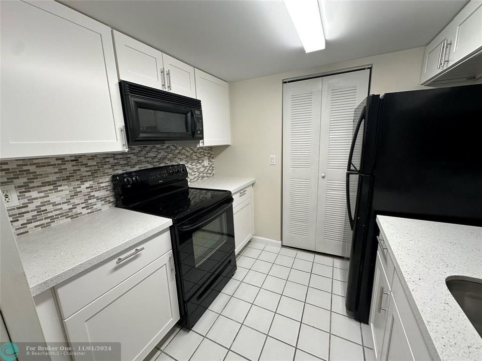 For Rent: $1,700 (1 beds, 1 baths, 800 Square Feet)