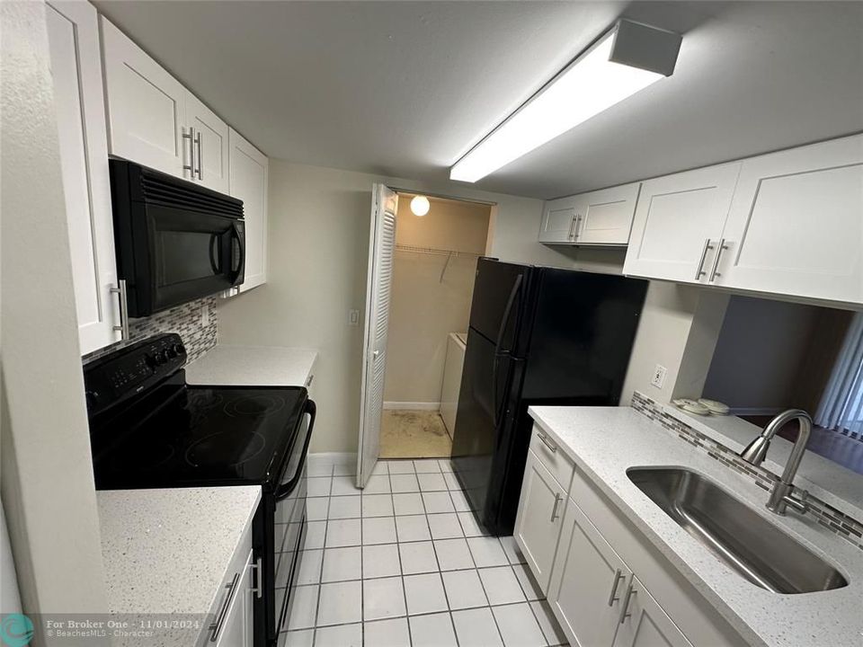 For Rent: $1,700 (1 beds, 1 baths, 800 Square Feet)