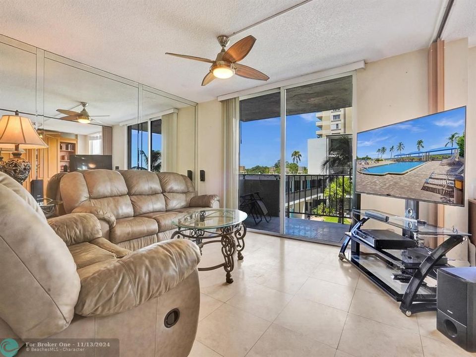 For Sale: $439,000 (2 beds, 2 baths, 1300 Square Feet)