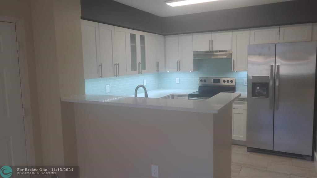 For Rent: $1,850 (1 beds, 1 baths, 703 Square Feet)