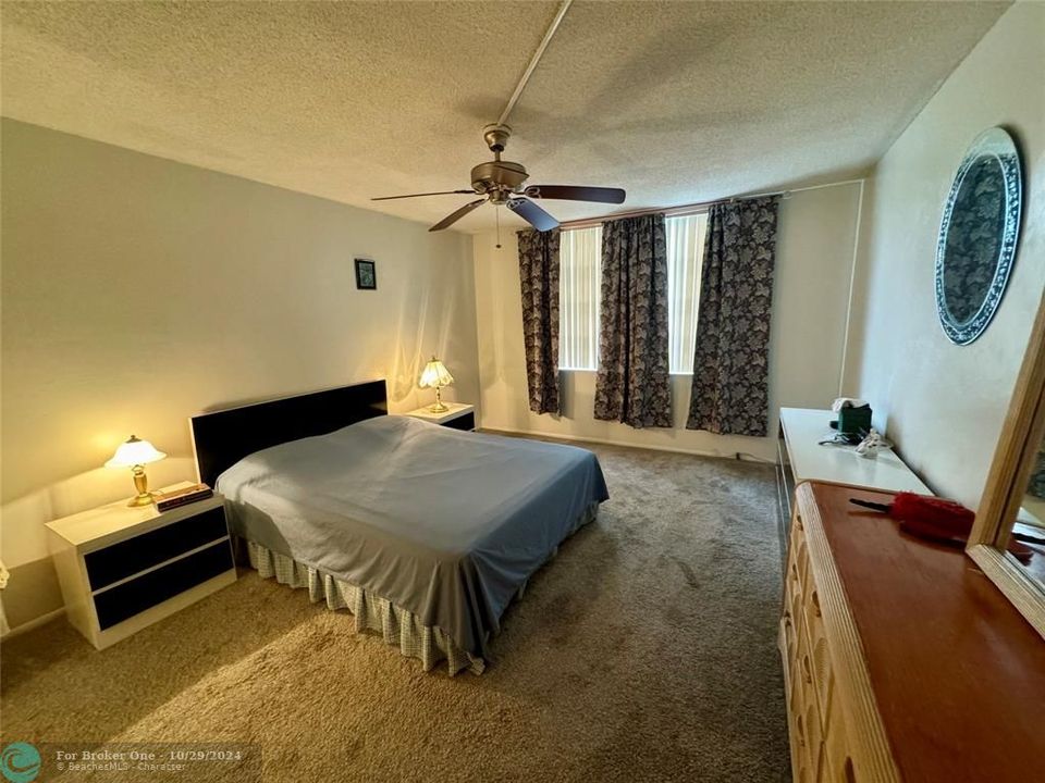 For Sale: $178,888 (1 beds, 1 baths, 900 Square Feet)