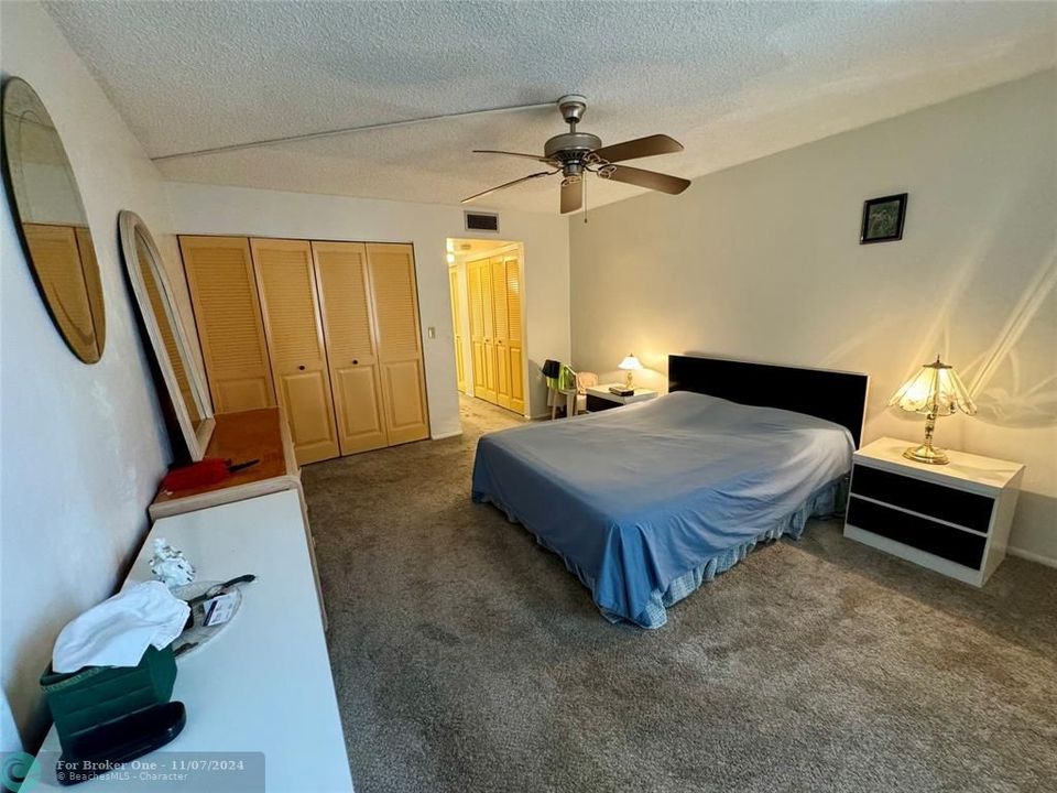 For Sale: $178,888 (1 beds, 1 baths, 900 Square Feet)