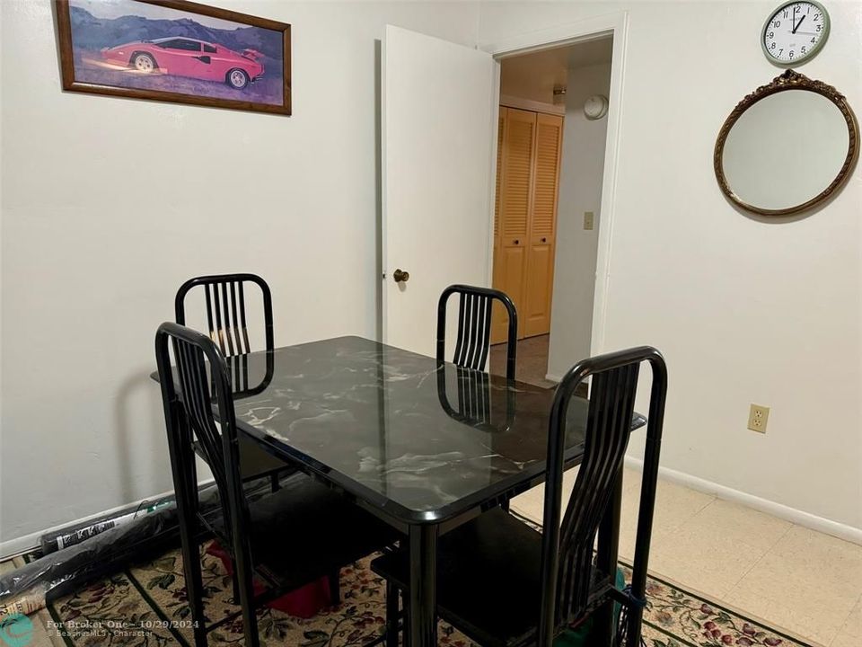 For Sale: $178,888 (1 beds, 1 baths, 900 Square Feet)