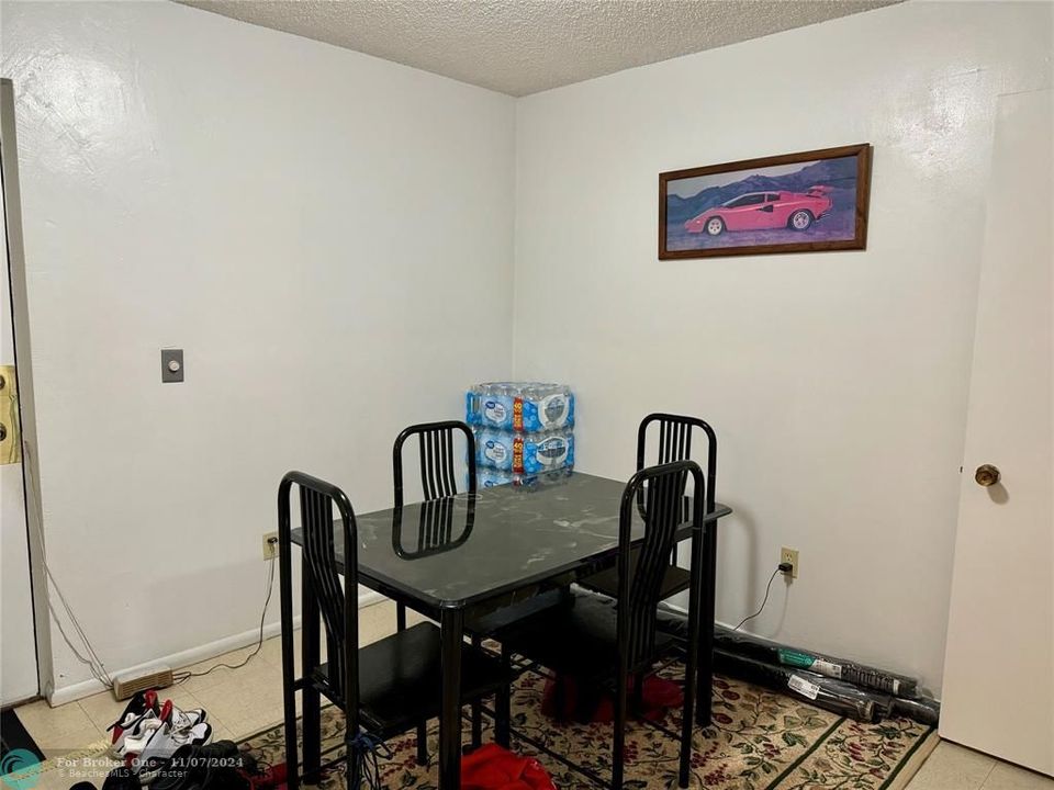 For Sale: $178,888 (1 beds, 1 baths, 900 Square Feet)