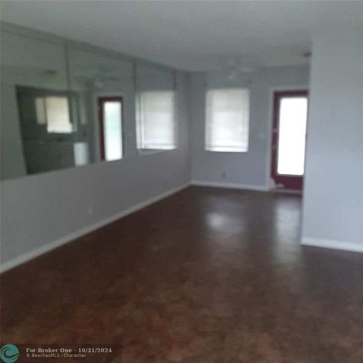 For Rent: $1,650 (1 beds, 1 baths, 748 Square Feet)