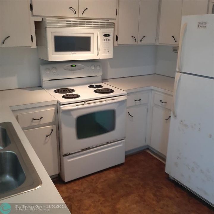 For Rent: $1,650 (1 beds, 1 baths, 748 Square Feet)