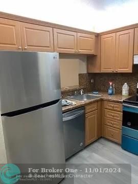 For Rent: $2,500 (2 beds, 2 baths, 1321 Square Feet)