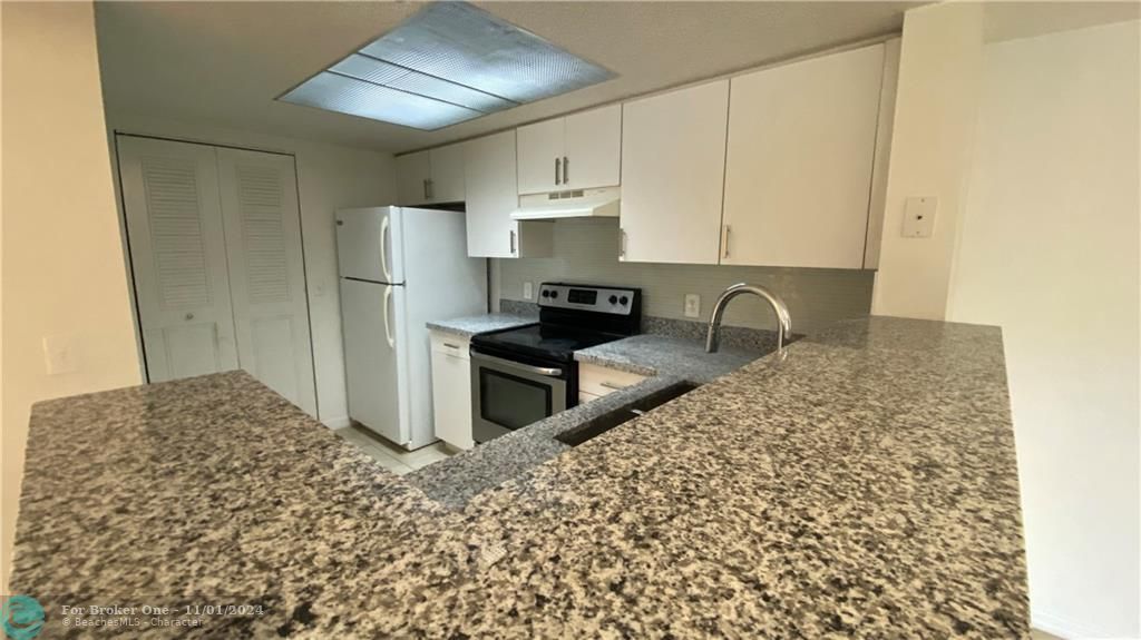 For Rent: $2,300 (2 beds, 2 baths, 1246 Square Feet)