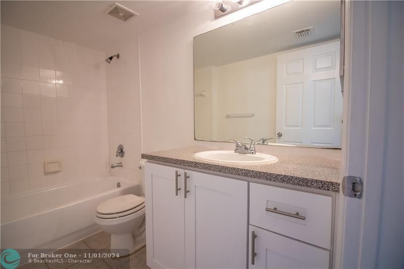 For Rent: $2,300 (2 beds, 2 baths, 1246 Square Feet)