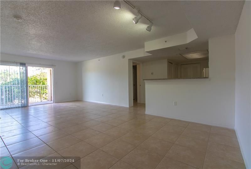 For Rent: $2,300 (2 beds, 2 baths, 1246 Square Feet)