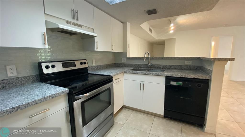 For Rent: $2,300 (2 beds, 2 baths, 1246 Square Feet)