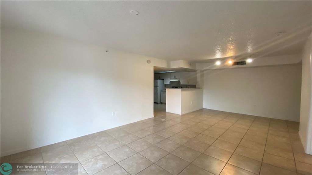 For Rent: $2,300 (2 beds, 2 baths, 1246 Square Feet)