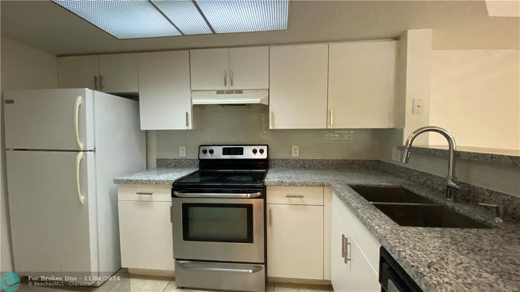 For Rent: $2,300 (2 beds, 2 baths, 1246 Square Feet)