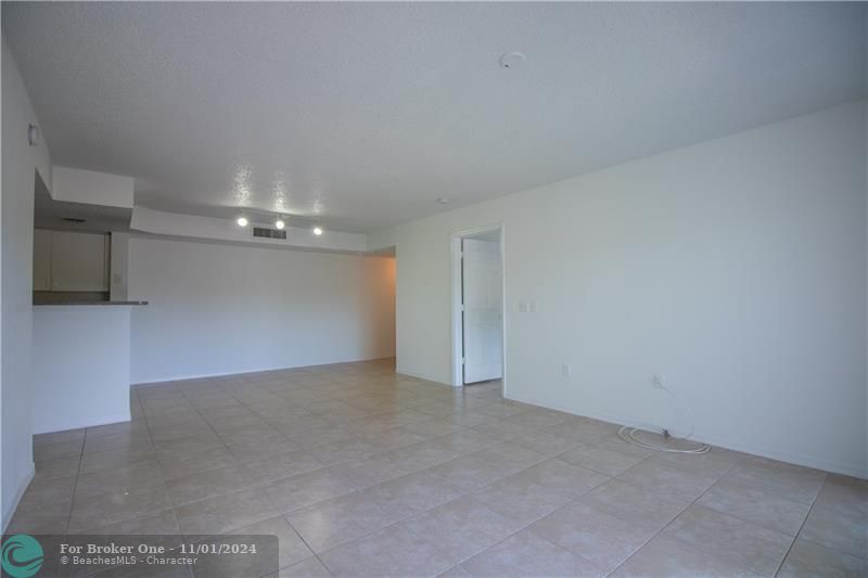 For Rent: $2,300 (2 beds, 2 baths, 1246 Square Feet)