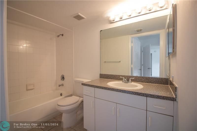 For Rent: $2,300 (2 beds, 2 baths, 1246 Square Feet)