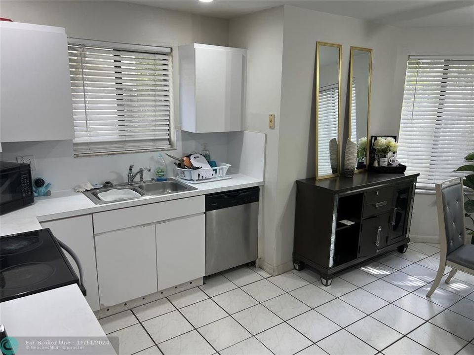 For Rent: $1,100,000 (0 beds, 0 baths, 4208 Square Feet)