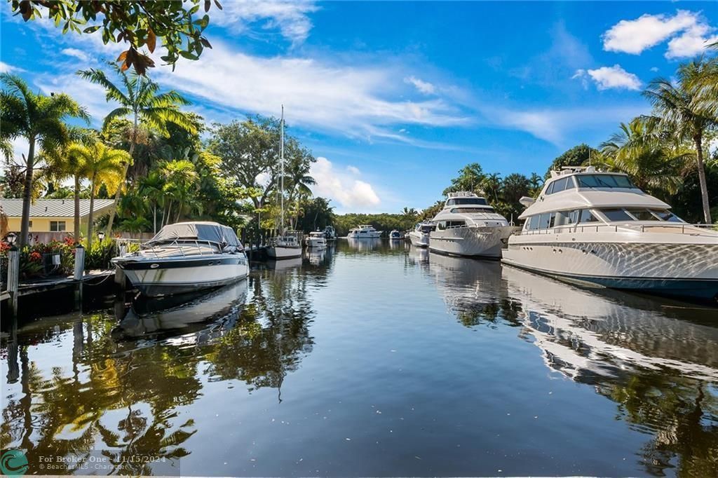 For Sale: $2,100,000 (4 beds, 2 baths, 2593 Square Feet)