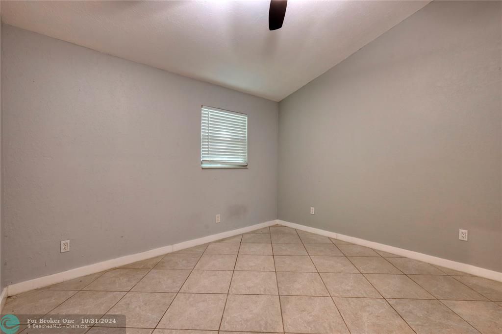 For Rent: $2,300 (2 beds, 1 baths, 962 Square Feet)