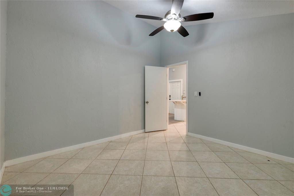 For Rent: $2,300 (2 beds, 1 baths, 962 Square Feet)