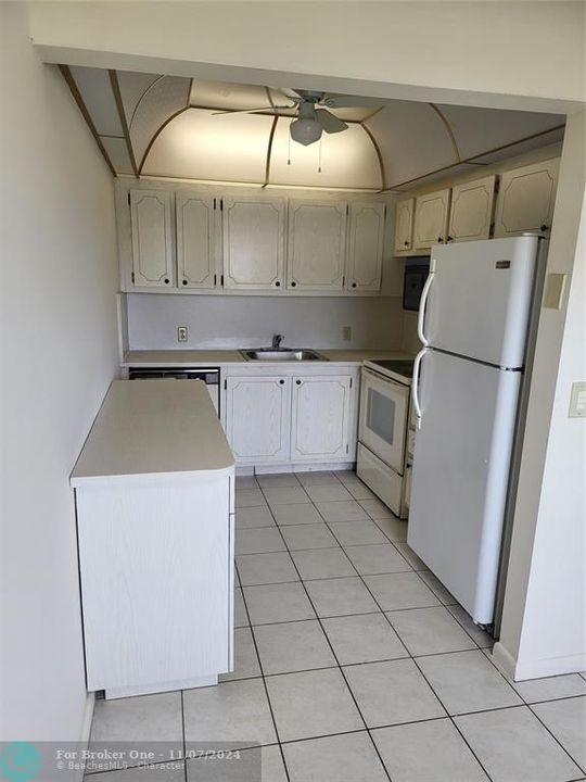 For Sale: $126,000 (2 beds, 1 baths, 840 Square Feet)