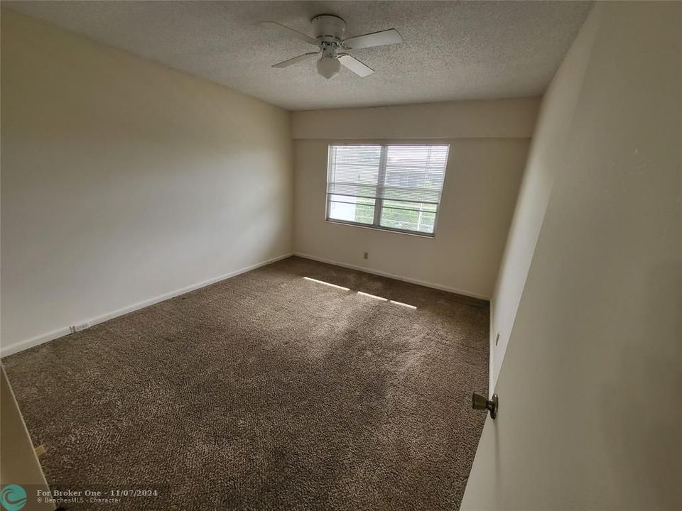 For Sale: $126,000 (2 beds, 1 baths, 840 Square Feet)