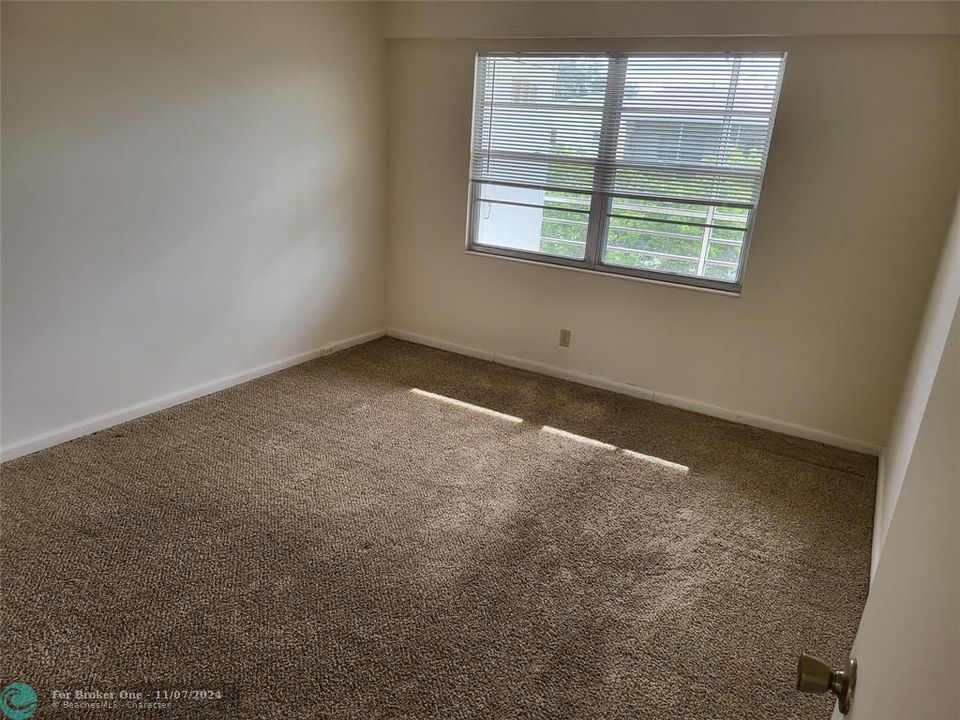 For Sale: $126,000 (2 beds, 1 baths, 840 Square Feet)