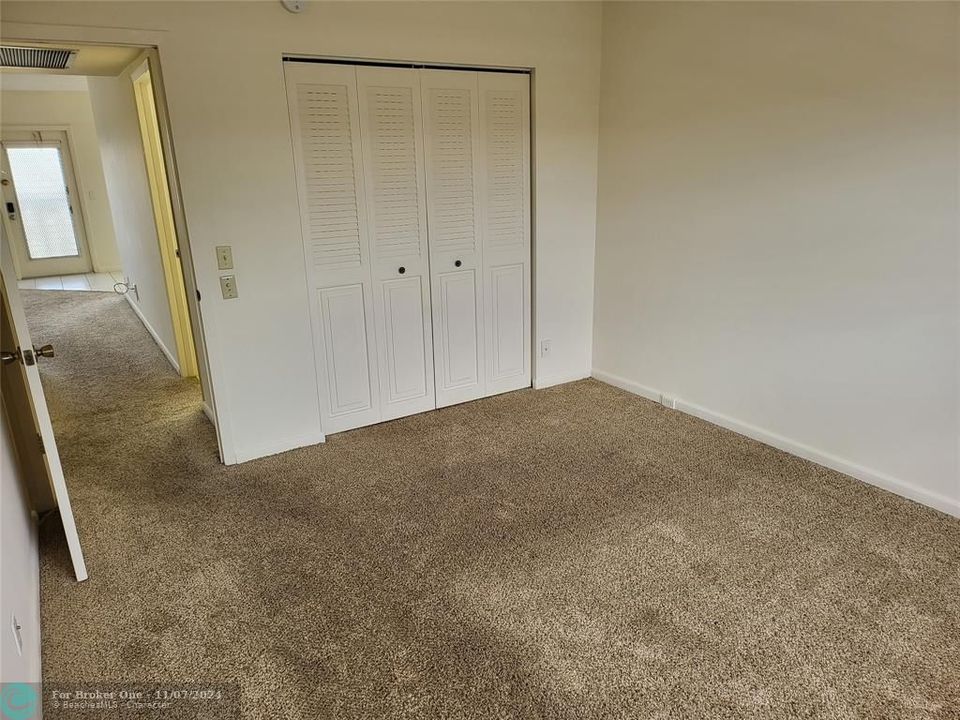 For Sale: $126,000 (2 beds, 1 baths, 840 Square Feet)