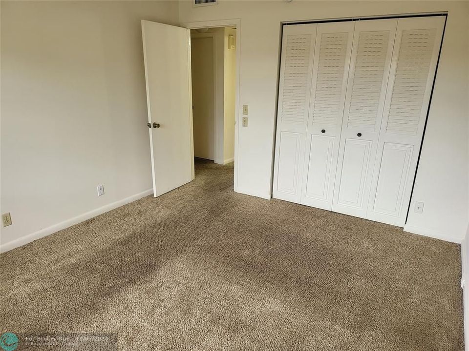 For Sale: $126,000 (2 beds, 1 baths, 840 Square Feet)