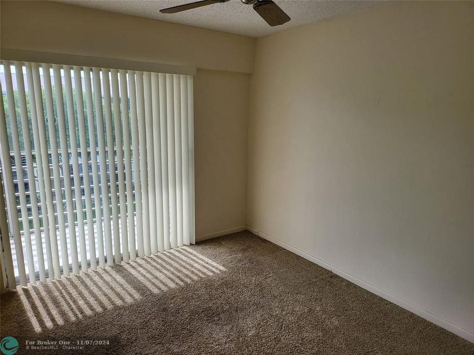 For Sale: $126,000 (2 beds, 1 baths, 840 Square Feet)