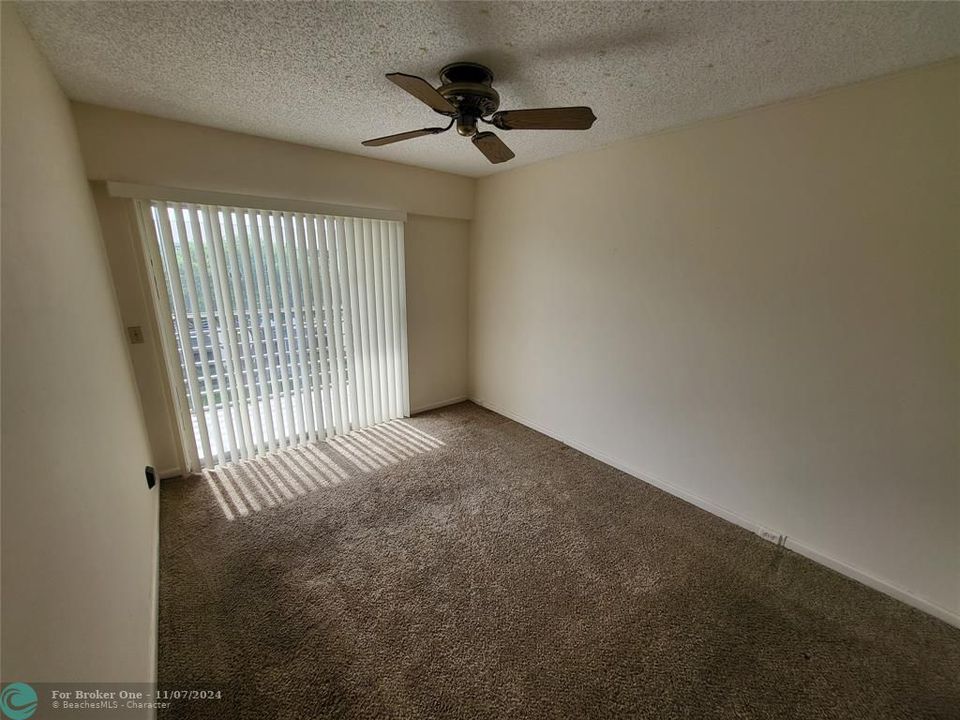 For Sale: $126,000 (2 beds, 1 baths, 840 Square Feet)