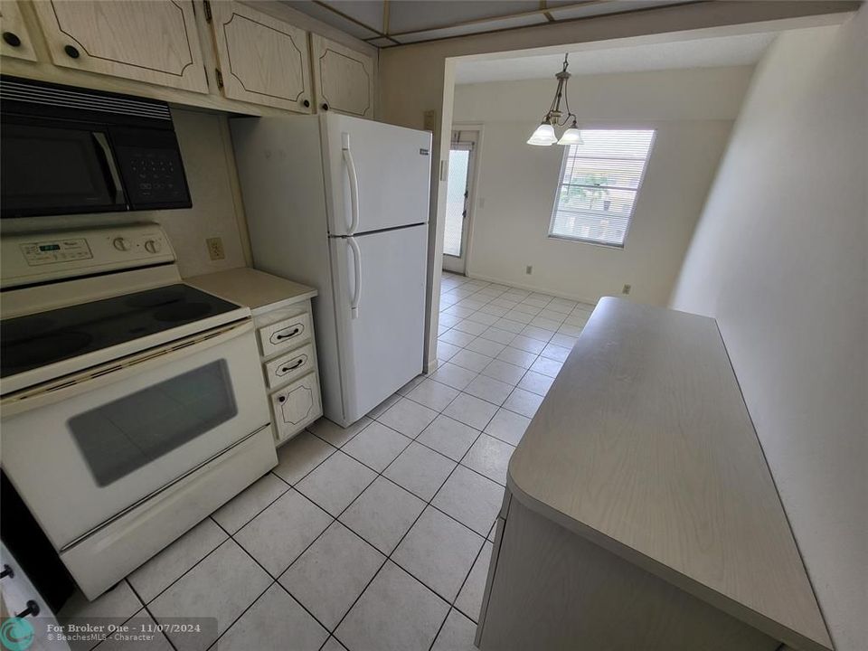 For Sale: $126,000 (2 beds, 1 baths, 840 Square Feet)