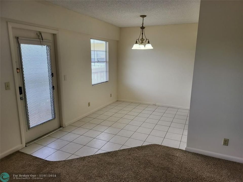 For Sale: $126,000 (2 beds, 1 baths, 840 Square Feet)