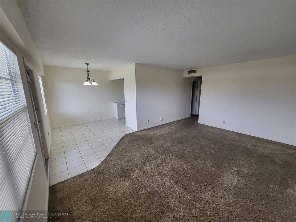 For Sale: $126,000 (2 beds, 1 baths, 840 Square Feet)