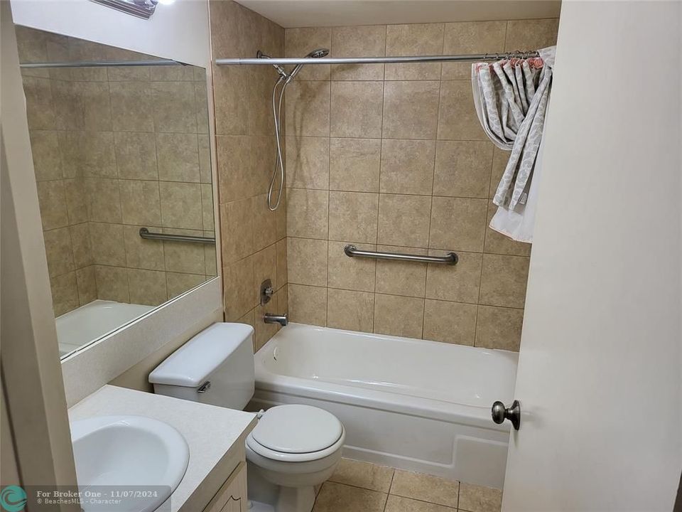 For Sale: $126,000 (2 beds, 1 baths, 840 Square Feet)