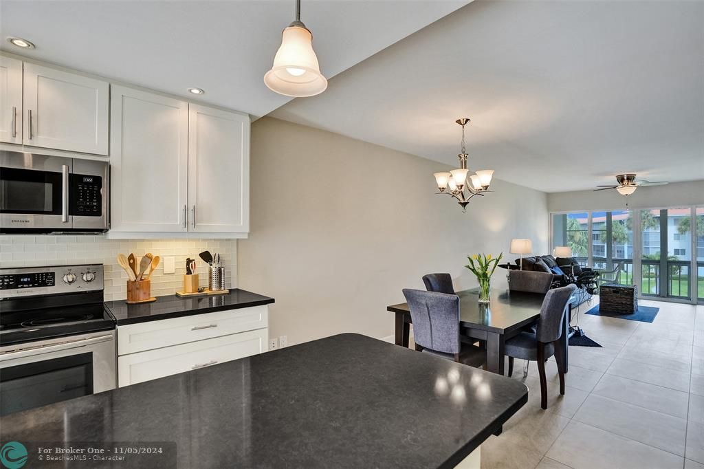 For Sale: $429,000 (2 beds, 2 baths, 941 Square Feet)