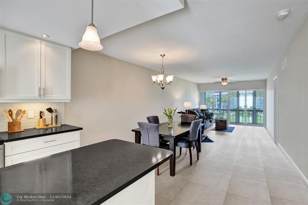 For Sale: $429,000 (2 beds, 2 baths, 941 Square Feet)