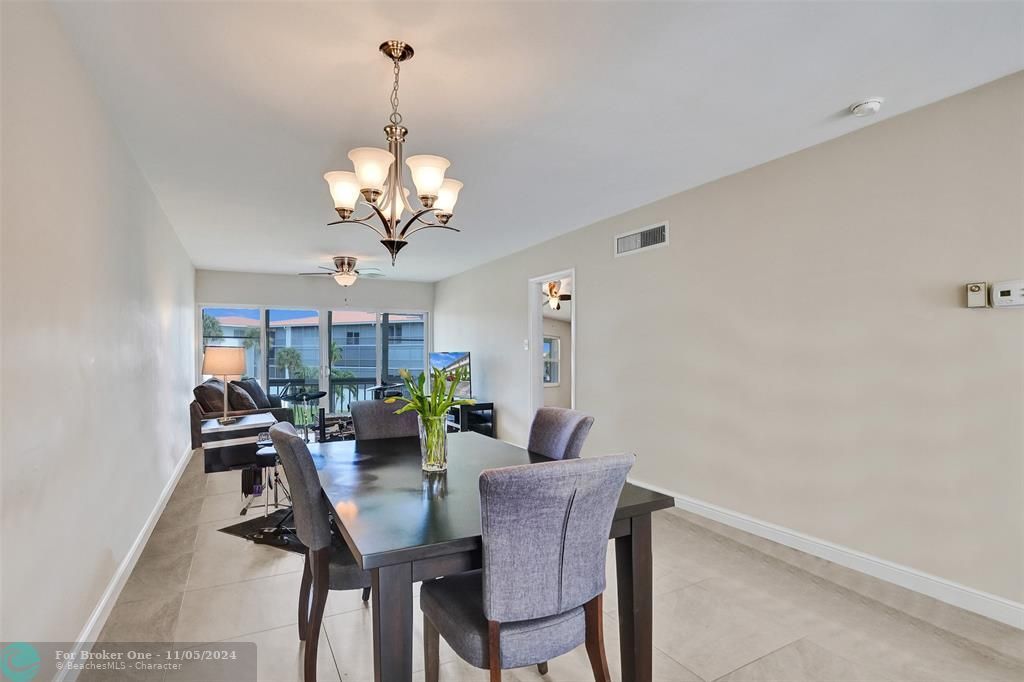 For Sale: $429,000 (2 beds, 2 baths, 941 Square Feet)