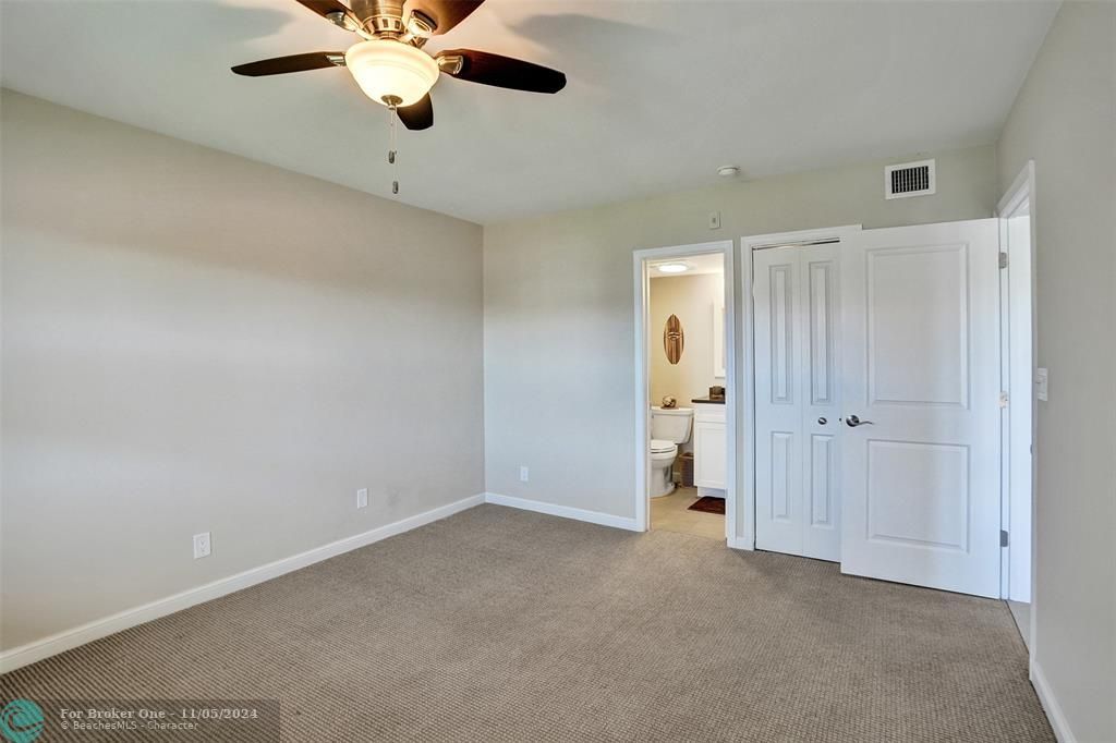 For Sale: $429,000 (2 beds, 2 baths, 941 Square Feet)