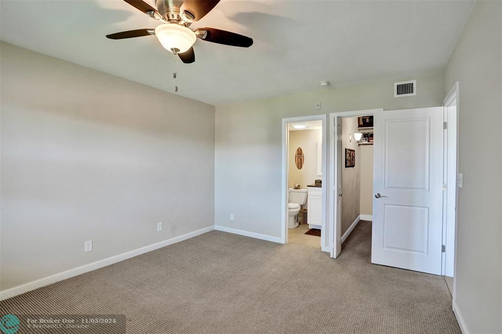 For Sale: $429,000 (2 beds, 2 baths, 941 Square Feet)