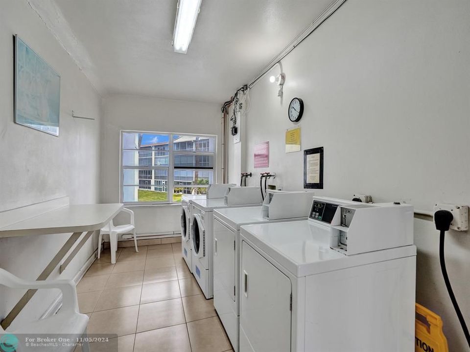 For Sale: $429,000 (2 beds, 2 baths, 941 Square Feet)