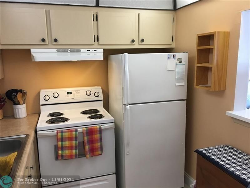 For Rent: $1,450 (1 beds, 1 baths, 593 Square Feet)