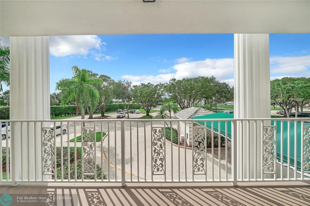 For Sale: $359,000 (2 beds, 2 baths, 1385 Square Feet)