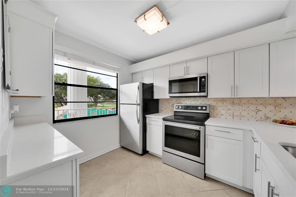 For Sale: $359,000 (2 beds, 2 baths, 1385 Square Feet)