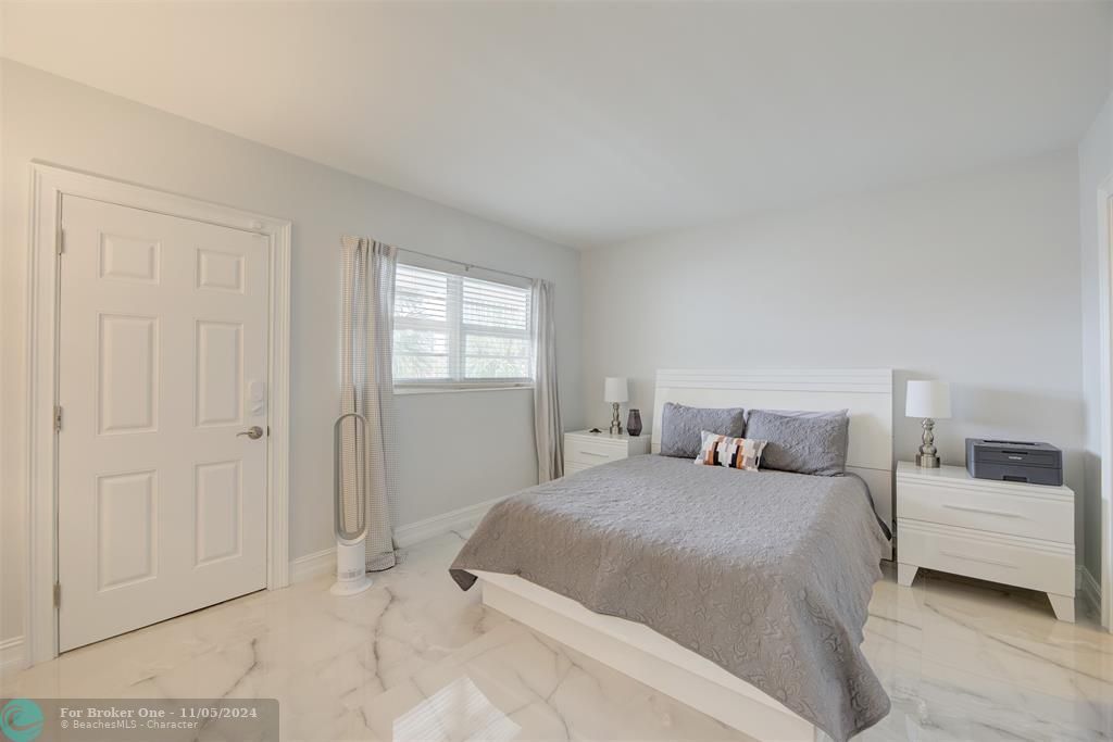 For Sale: $499,900 (2 beds, 2 baths, 1355 Square Feet)