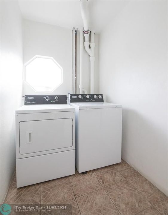 For Sale: $499,900 (2 beds, 2 baths, 1355 Square Feet)