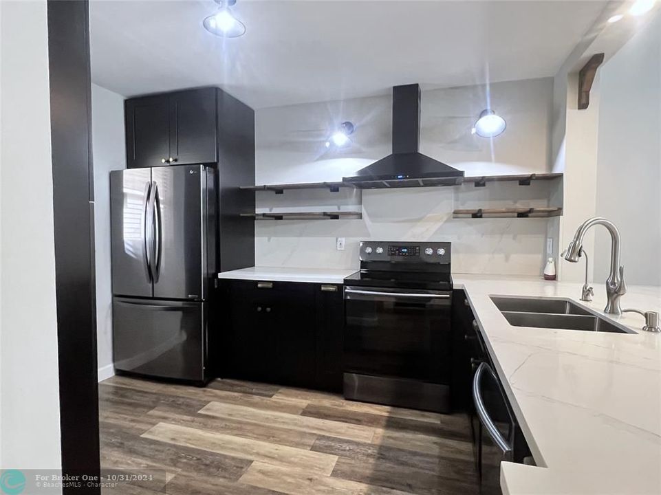 For Sale: $280,000 (2 beds, 2 baths, 1130 Square Feet)