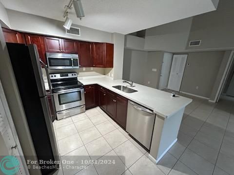 For Rent: $2,000 (2 beds, 2 baths, 1076 Square Feet)