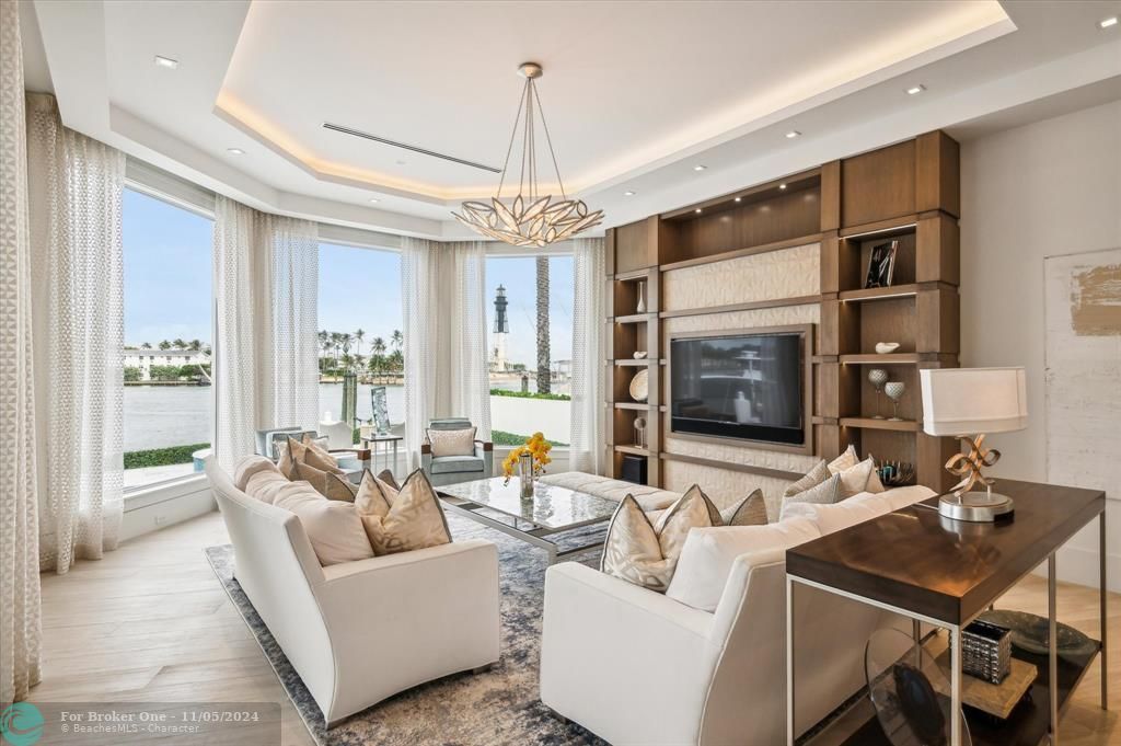 For Sale: $9,750,000 (5 beds, 4 baths, 6663 Square Feet)