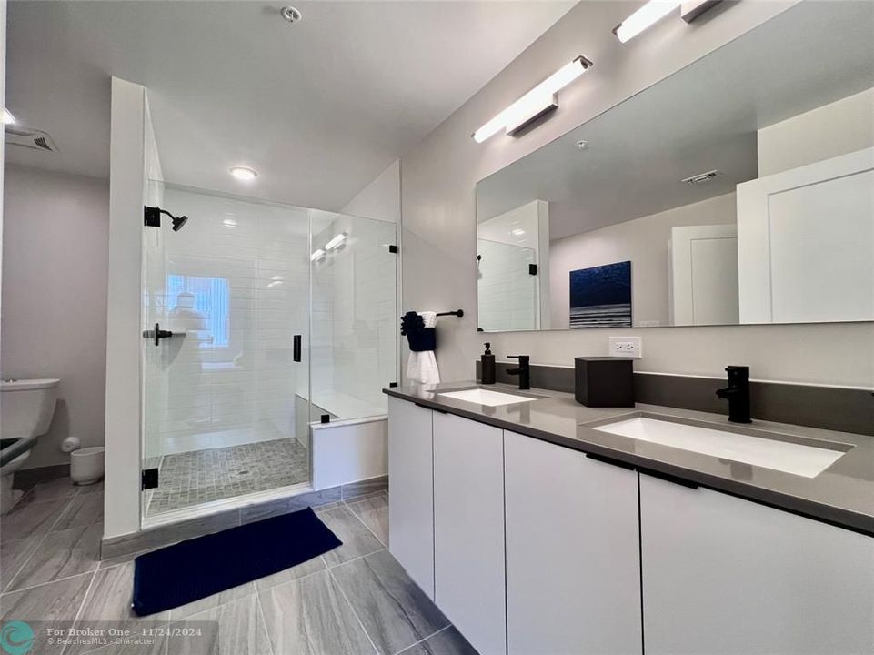 Active With Contract: $2,184 (1 beds, 1 baths, 695 Square Feet)