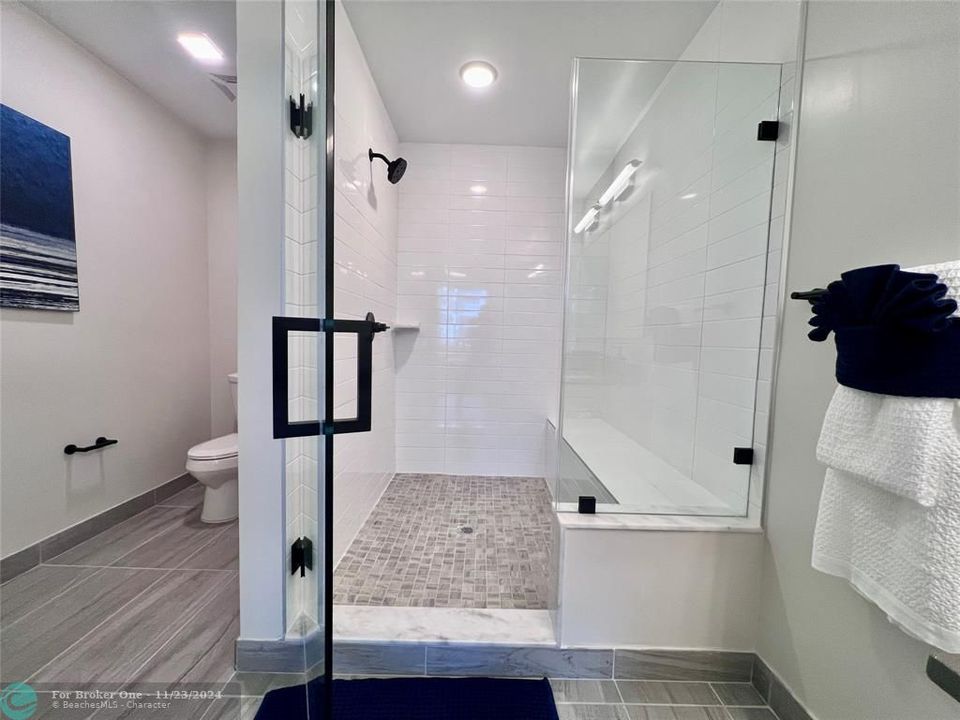 Active With Contract: $2,184 (1 beds, 1 baths, 695 Square Feet)